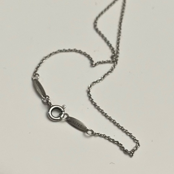 Tiffany & Co. x Elsa Peretti Bean pendant in sterling silver 9mm - Picture 6 of 9